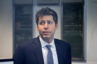 O CEO da OpenAI Sam Altman chega ao tribunal no dia do julgamento do processo de Elon Musk sobre a conversão da OpenAI para fins lucrativos em um tribunal federal em Oakland, Califórnia, EUA, em 12 de maio de 2026. REUTERS/Manuel Orbegozo/Foto de arquivo