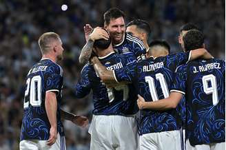 Lionel Messi celebra com time da Argentina
