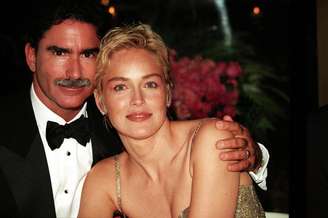 Sharon Stone e Phil durante evento beneficente da Amfar no Moulin Rouge em Mougins, França