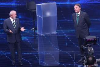 Lula e Jair Bolsonaro durante debate da Band nas eleições de 2022.