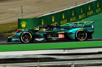 Aston Martin Valkyrie #007 em ação durante o primeiro treino livre em Interlagos