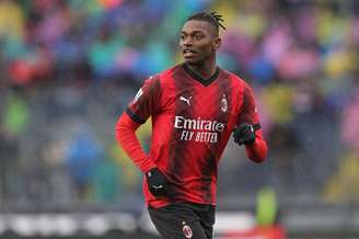 Rafael Leão durante jogo do Milan 