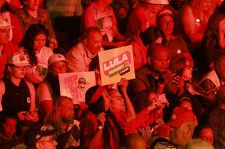Partido dos Trabalhadores oficializa a candidatura de Luiz Inácio Lula da Silva à reeleição à Presidência da República em convenção nacional realizada no Expo Center Norte, centro de exposição na R. Otto Baumgart, 1000 na zona norte de São Paulo.