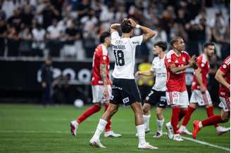 Corinthians é eliminado nas oitavas de final da Copa do Brasil pelo Internacional.