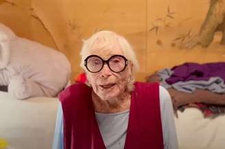Shirley MacLaine fez uma rara aparição em vídeo, aos 92 anos