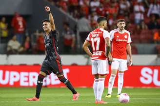Carloz Alcaraz, do Flamengo, comemora gol contra o Internacional pelo Campeonato Brasileiro de 2024 - 