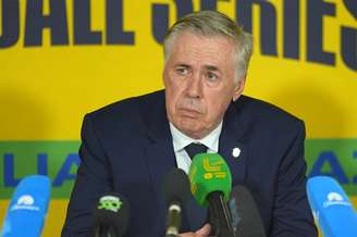 A expressão de Ancelotti é a mesma do torcedor brasileiro, desalentado da vida com o futebol – reprodução de vídeo