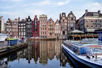Tudo o que você precisa saber para planejar uma viagem para Amsterdã, a cidade mais visitada dos Países Baixos.