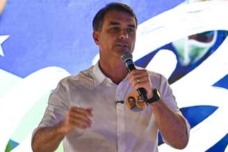 O candidato à Presidência da República pelo PL, Flávio Bolsonaro, participa de almoço com prefeitos e vereadores no espaço de eventos Terraço Notiê, localizado no Shopping Light, no centro de São Paulo (SP), na tarde deste domingo, 11 de outubro de 2026
