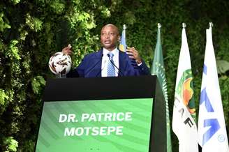 Patrice Motsepe durante evento da CAF 