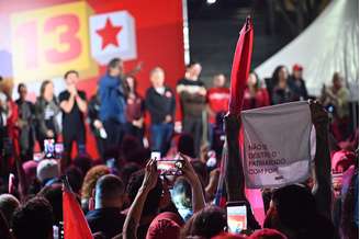 Manifestantes hostilizaram repórter da Jovem Pan durante ato pró-Lula em São Paulo