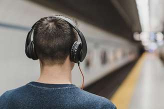 Saiba reconhecer os sinais de alerta e veja como proteger a audição no dia a dia