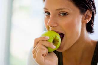 Comer moderamente não só ajuda a manter o corpo em forma, como também prolonga a vida, de acordo com nova pesquisa