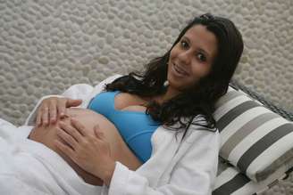Para não sofrer com as estrias durante e após a gravidez, as futuras mamães podem fazer em casa uma hidratação para prevenir as temidas linhas na pele
