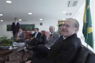Presidente do Senado, José Sarney (D), faz reunião com senadores no gabinete presidencial no Palácio do Planalto, em Brasília. 13/12/2012