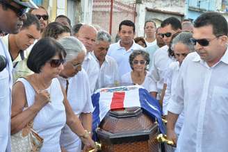 O corpo foi velado em Santo Amaro da Purificação, na Bahia, e seguiu de carro até o memorial Caetano Veloso