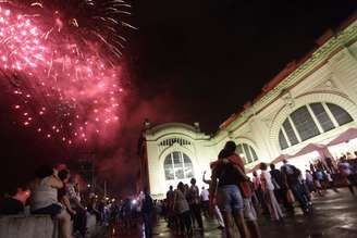 Comemoração pelos 80 anos do Mercadão teve queima de fogos