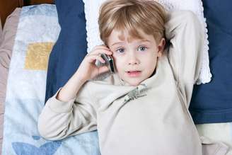 No Brasil, 64% das crianças entre cinco e nove anos já usaram o telefone móvel para se comunicar com alguém