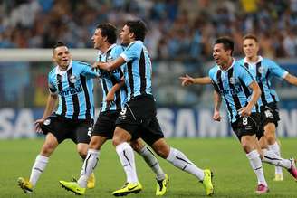 Após vencer por 1 a 0 no tempo normal, o Grêmio eliminou a LDU nos pênaltis nesta quarta-feira