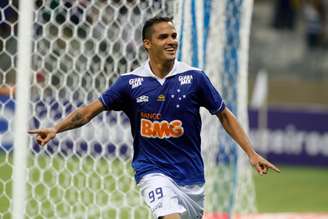 <p>O primeiro gol do Cruzeiro foi marcado por Anselmo Ramon, de letra</p>