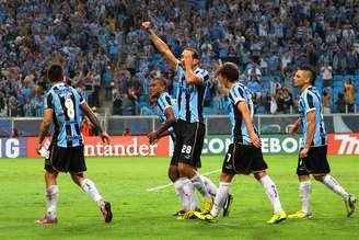 Barcos aproveitou falha da zaga adversária para abrir o placar na Arena do Grêmio