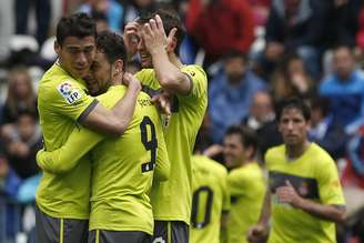 <p>Autor do segundo gol do Espanyol, atacante espanhol Sergio Garcia (centro) festeja com companheiros de equipe</p>
