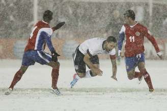 <p>Dempsey marcou e ajudou a recuperação americana em jogo marcado pela neve no Colorado</p>