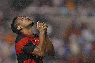 Hernane lamenta uma das muitas chances desperdiçadas pelo Flamengo contra o Boavista