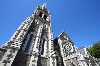 <p>Christchurch - Uma das maiores cidades da Nova Zelândia, Christchurch está localizada na Ilha Sul e também é chamada de Cidade Jardim. Além disso, o lugar está renascendo após terremotos de 2010 e 2011. A culinária é um atrativo especial. O dólar neozeolândes vale R$ 1,68, de acordo com o BC.</p>