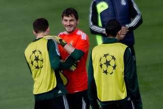 Casillas já treina com o grupo do Real Madrid, mas segue de fora da relação de José Mourinho