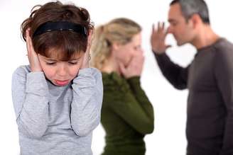 Crianças educadas em ambientes violentos têm prejuízos emocionais e psicológicos