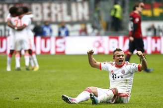 Xherda Shaqiri, do Bayern de Munique, comemora após vencer partida contra o Eintracht Frankfurt pelo campeonato alemão em Frankfurt. Dono da melhor estreia no Campeonato Alemão e do título mais precoce em meio século, o Bayern de Munique voltou ao topo na atual temporada com seu 23º troféu na liga alemã. 06/04/2013