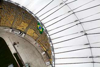 <p>Donos de cadeiras de estádio no Rio irão se inscrever em sorteio para determinar novas posições</p>