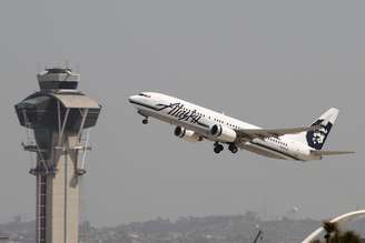 Agência de aviação americana estuda alterações nas proibições de uso durante decolagem e pouso