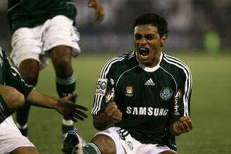 <p>Cleiton Xavier jogou no Palmeiras até 2010</p>