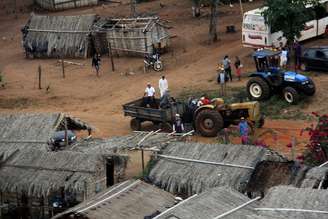 Indígenas começam a deixar fazenda após operação de reintegração de posse