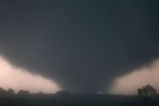 Tornado tocou o solo na localidade de El Reno, em Oklahoma