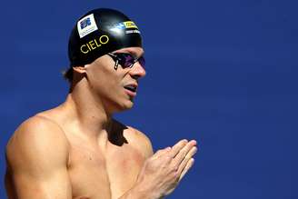 <p>Cesar Cielo jogará Valdirene na piscina após assédio</p>