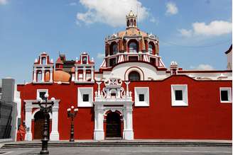 Puebla é uma das cidades mais antigas do México. Fundada em 1531, logo se tornou um importante centro urbano e, durante os três séculos seguintes, se encheu de belos edifícios nos mais variados estilos arquitetônicos, como o barroco, o renascentista e o clássico. Essas construções sobreviveram à passagem do tempo e, em 1987, o centro histórico da cidade foi declarado Patrimônio da Humanidade pela Unesco