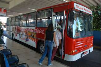 Ônibus circular, o único transporte público urbano de Potirendaba, é gratuito