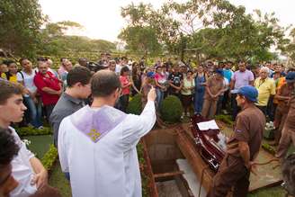 Marcos Delefrate, 18 anos, foi enterrado por volta das 16h desta sexta-feira, no cemitério Bom Pastor, em Ribeirão Preto