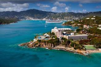 O Frenchmans Reef & Morning Star Marriott Beach Resort, em Saint Thomas, é ideal para quem viaja a negócios. Além de 19 salas para reuniões, ainda conta com restaurantes e bares. Para relaxar, as opções vão de SPA a praia particular