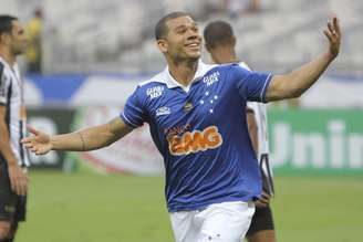 <p>Cruzeiro goleou reservas do Atlético-MG por 4 a 1 no Mineirão</p>