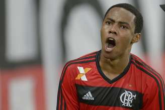 Elias comemora após marcar no último minuto o gol de empate do Flamengo contra o Botafogo