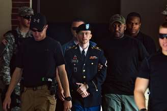 Bradley Manning deixa julgamento, depois de ter sido considerado culpado de espionagem