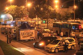 Blitz Lei Seca montada em frente ao Shopping Rio Sul, em Botafogo