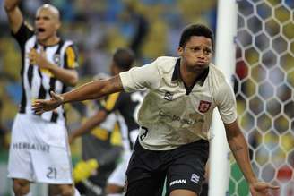 André chegou a empatar para o Vasco, que cederia o terceiro ao Botafogo