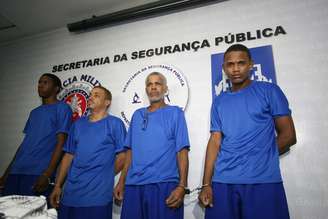 Polícia baiana disse que Cléverson Santos Teixeira, o Bobó (primeiro à esquerda) confessou a morte do coreógrafo Augusto Omolú