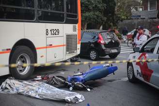 Uma pessoa morreu após o acidente na zona oeste da capital paulista