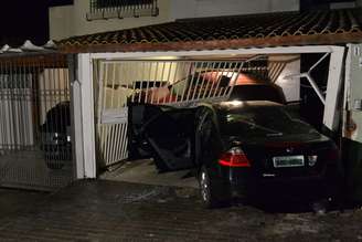 Adolescente foi detido após bater o carro que dirigia em garagem de residência no Morumbi, em São Paulo